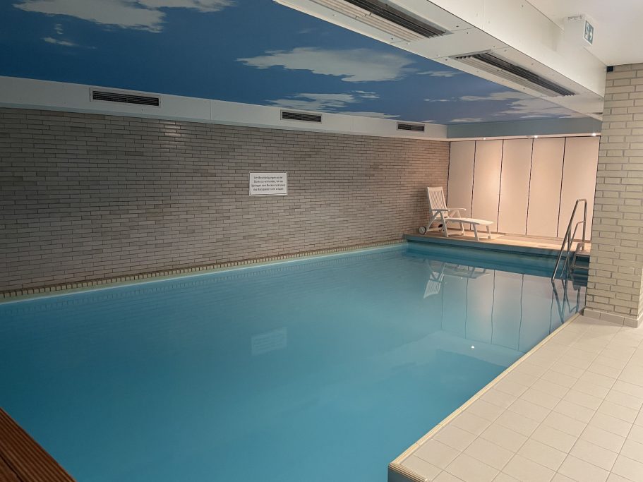 Beheizter Innenpool für Hausgäste Ferienwohnung Hygge - familienfreundliche Ferienwohnung an der Ostsee